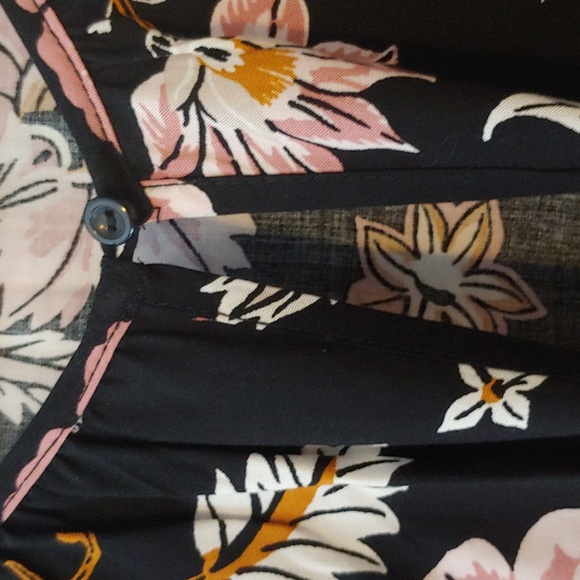 NWOT Old Navy Floral Print Keyhole Dress 100% Breathable Rayon P2P 22 in. - Picture 3 of 9